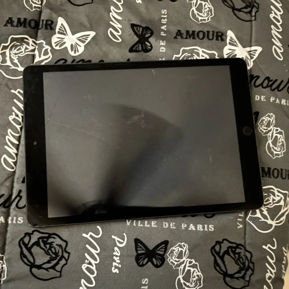 iPad 9th gen (comes with the box)